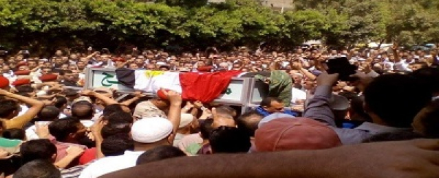 مدير الأمن يشارك أهالى العمار بطوخ فى تشييع جنازة شهيد الشرطة