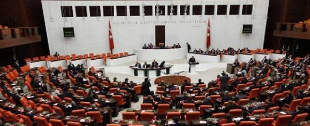 البرلمان التركي يؤيد الاستمرار في مناقشة التعديلات الدستورية