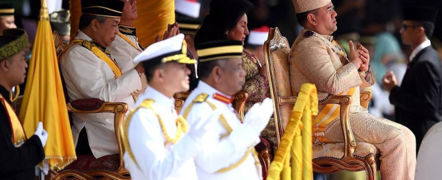 ماليزيا تتوج ملكها الجديد