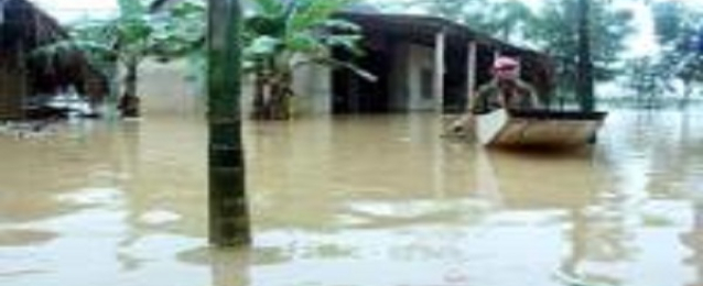 مقتل وفقدان 12 شخصا جراء الفيضانات وسط فيتنام