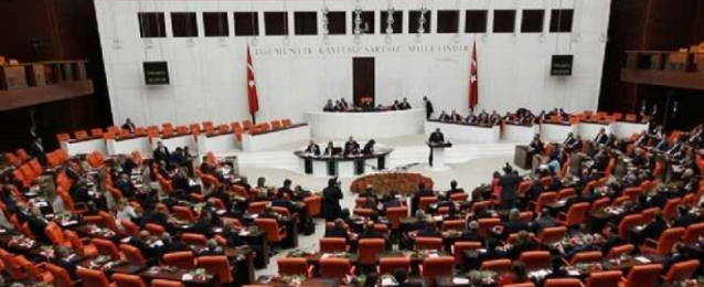 البرلمان التركي يوافق على نشر قوات في قاعدة عسكرية تركية في قطر