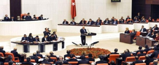 شجار بالضرب بين نواب البرلمان التركي حول توسيع صلاحيات أردوغان