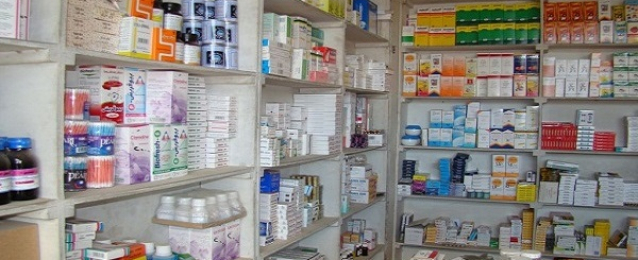 مسئول سابق بالصحة يؤكد بيع الأدوية المنتجة قبل الزيادة بالأسعار القديمة