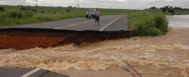 انهيار أحد سدود ولاية نيفادا الأمريكية جراء الأمطار الغزيرة