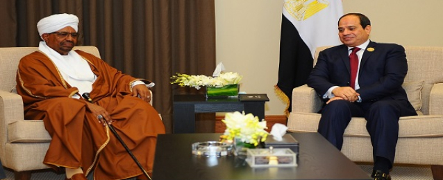 الرئيس يلتقى بنظيره السودانى على هامش أعمال القمة العربية