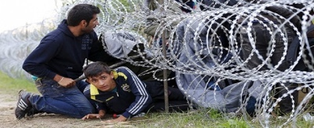 المجر توافق على وضع المهاجرين في مخيمات على الحدود