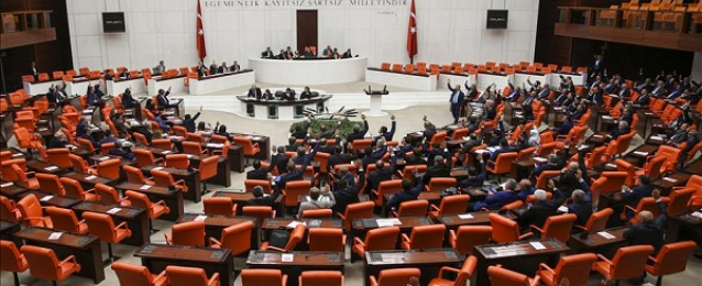 أكبر أحزاب المعارضة التركية يهدد بالانسحاب من البرلمان