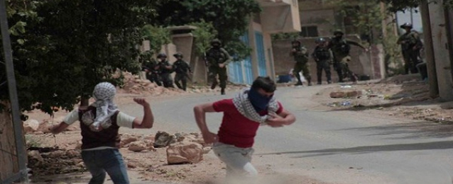 بالصور..إصابة 9 فلسطينيين خلال قمع مسيرة مناهضة للاستيطان