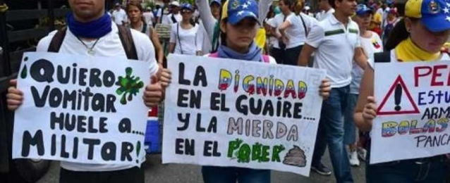 مسيرة صامتة في فنزويلا احتجاجًا على مقتل متظاهرين
