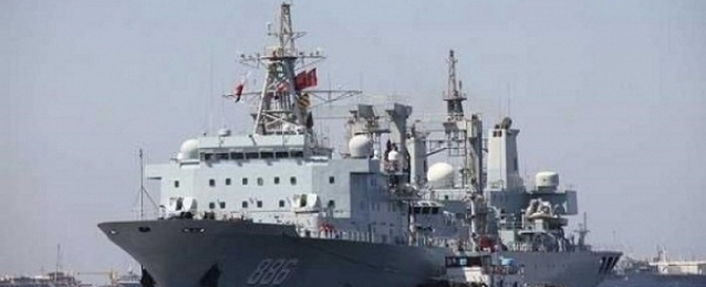 الصين تطلق مدمرة هائلة قادرة على حمل سفن وغواصات