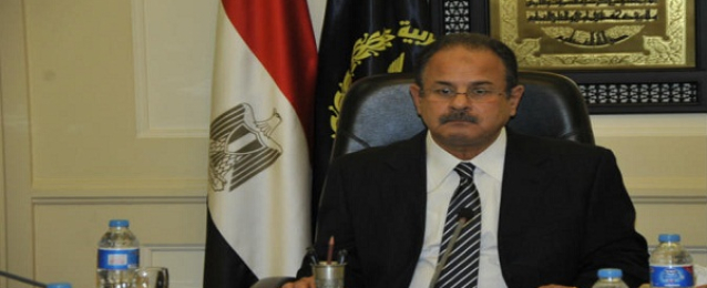 وزير الداخلية يؤكد الحرص على رعاية أسر الشهداء تقديرا لتضحياتهم