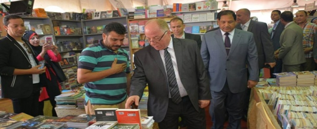 وزير الثقافة يفتتح معرض الكتاب بالكاتدرائية المرقسية بالاسكندرية