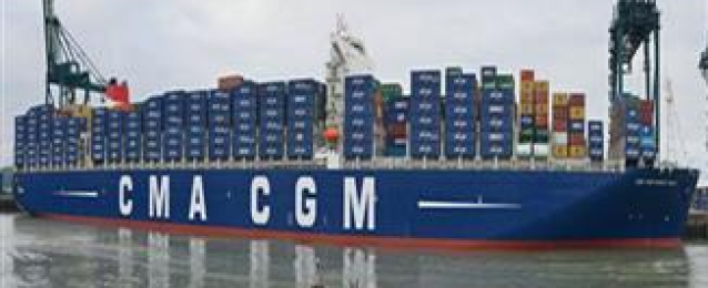 مميش: قناة السويس تسجل رقمًا قياسيًا بعبور57 سفينة بحمولات 4 ملايين طن