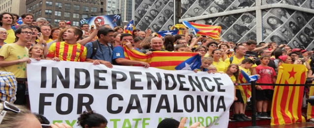 الآلاف في كتالونيا يتظاهرون لإظهار دعمهم لمسئولي الإقليم المعزولين