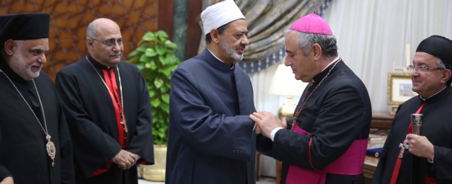 البابا يوفد سفير الفاتيكان بالقاهرة ليعزي الطيب في ضحايا الروضة