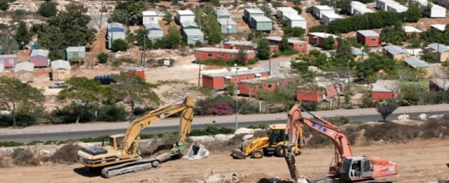 سلطات الاحتلال الإسرائيلي تبدأ أعمال تجريف لتوسيع مستوطنتين بالضفة الغربية