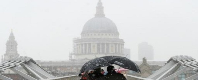 اغلاق مئات المدارس في بريطانيا بسبب تساقط كثيف للثلوج