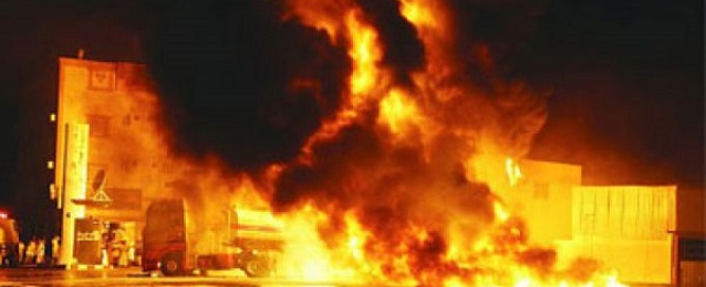 إصابة 19 بالاختناق نتيجة لحريق بمصنع في الهرم