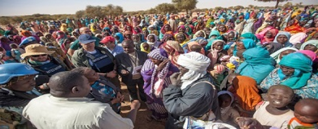 السودان تتعهد بإعادة النازحين لمناطقهم بوسط دارفور