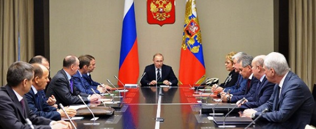 “بوتين” يبحث مع مجلس الأمن القومي الرد على طرد الدبلوماسيين الروس