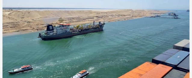 52 سفينة تعبر قناة السويس بحمولات 3.7 مليون طن