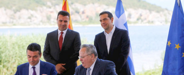 أثينا وسكوبيي توقعان اتفاقا ينهي خلافا استمر 27 عاما حول اسم مقدونيا
