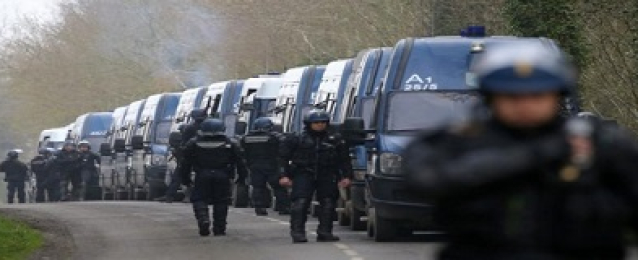 الشرطة الفرنسية تخلي آخر مخيمين للمهاجرين في شمال باريس