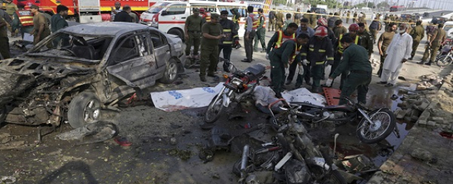 70 قتيلا و120 مصابا في تفجير اجتماع انتخابي بباكستان