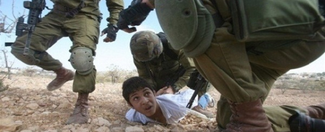 الاحتلال الإسرائيلي يعتقل 7 فلسطينيين بالضفة ويهدم محلا بأريحا