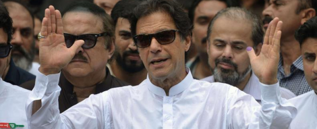 البرلمان الباكستاني ينتخب بطل الكريكت السابق عمران خان رئيساً للوزراء