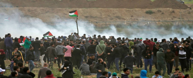 استشهاد إثنين وإصابة 142 فلسطينا برصاص إسرائيلي في مواجهات بغزة