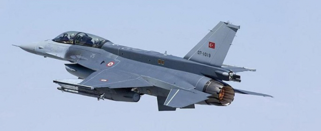 القوات التركية تقصف مواقع لوحدات حماية الشعب الكردية شرقي الفرات