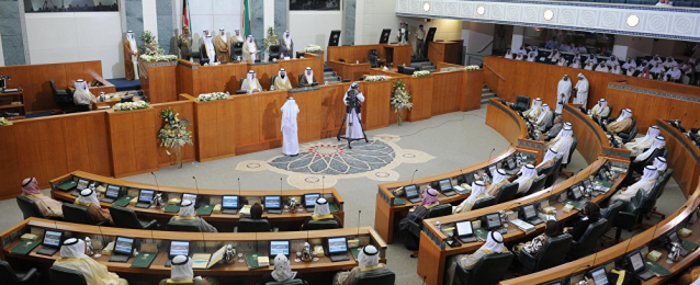 الكويت تنفي فرض رسوم جديدة على المواطنين والوافدين