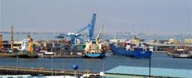فتح بوغاز مينائي الاسكندرية والدخيلة بعد تحسن الأحوال الجوية