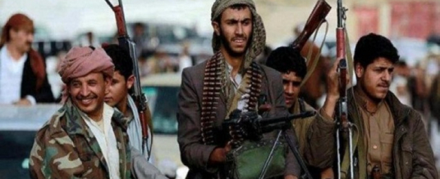 ميليشيا الحوثي تغلق جامعة صنعاء اليمنية بالدبابات
