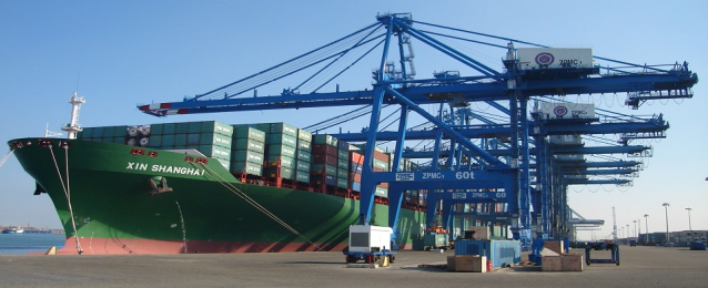ميناء دمياط يستقبل 8 سفن حاويات وبضائع العامة