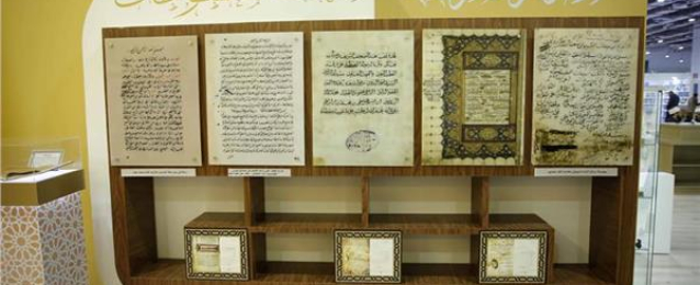 مخطوطات يتجاوز عمرها الألف عام بجناح الأزهر في معرض القاهرة للكتاب