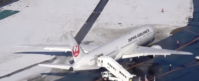 انزلاق طائرة على مدرج مطار “ناريتا” بطوكيو دون وقوع إصابات