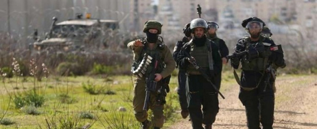 الجيش الإسرائيلي يعلن رشق دورياته بعبوات متفجرة في نابلس