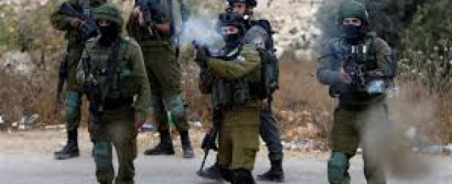 إصابة 25 فلسطينيا خلال اقتحام قوات الاحتلال لنابلس