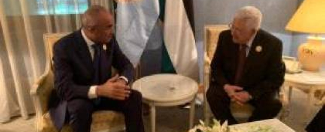 رئيس الوزراء الجزائري يبحث مع الرئيس الفلسطيني العلاقات الثنائية