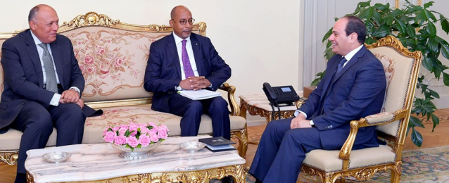 الرئيس السيسي يلتقي المدير التنفيذي لوكالة الاتحاد الافريقي للتنمية “نيباد”.
