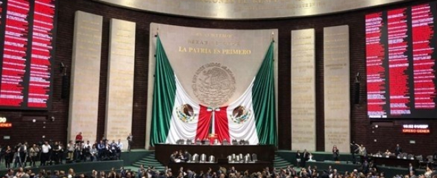 الحكومة المكسيكية تحتفل بتراجع أمريكا عن التعريفات الجمركية