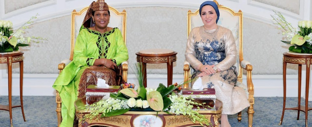 بالصور.انتصار السيسي تستقبل سيدة بوروندى الأولى فى زيارتها الأولى لمصر