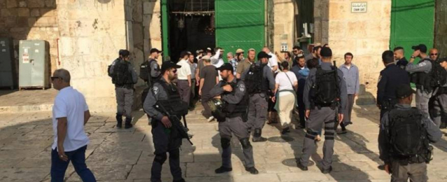 مستوطنون يقتحمون المسجد الأقصى وقوات الاحتلال تعتقل ثلاثة فلسطينيين