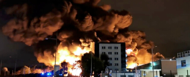 حريق هائل في مصنع مواد كيميائية بفرنسا