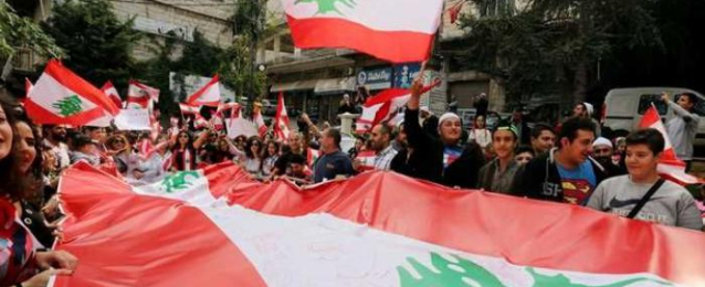 انتشار مكثف للأمن وسط بيروت .. والمحتجون يغلقون البرلمان