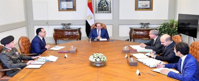 الرئيس السيسي يجتمع مع رئيس الورزاء ووزير التموين ومدير عام جهاز المشروعات للقوات المسلحة