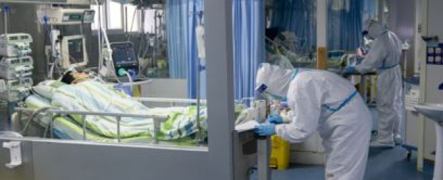 الصحة الإيرانية: ارتفاع عدد الوفيات بفيروس كورونا إلى 2077