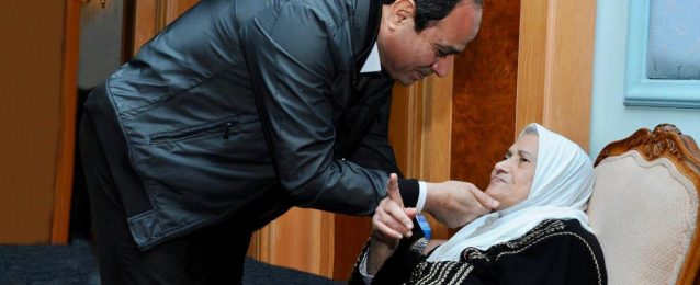 الرئيس السيسي يهنئ عظيمات مصر بعيد الأم